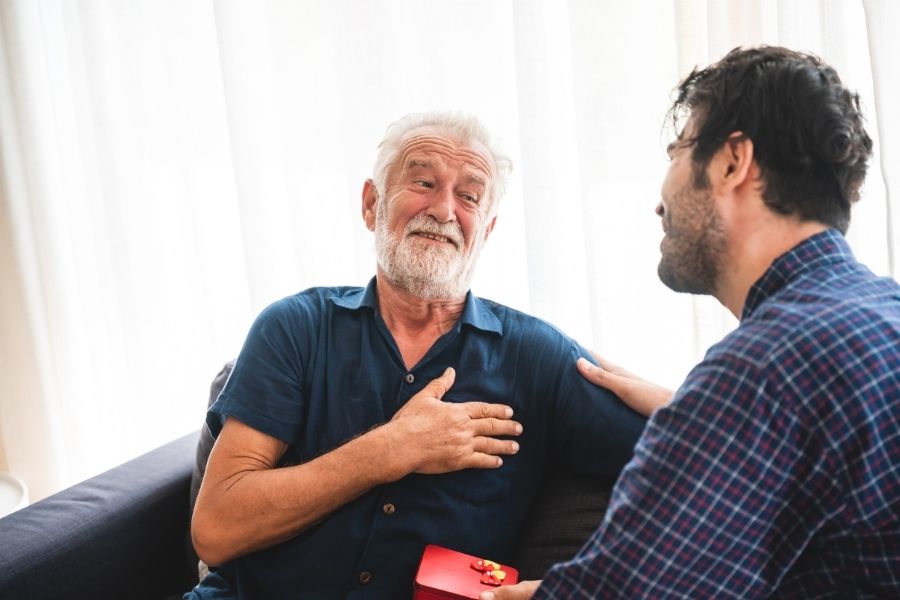 Senior und Sohn am Vatertag