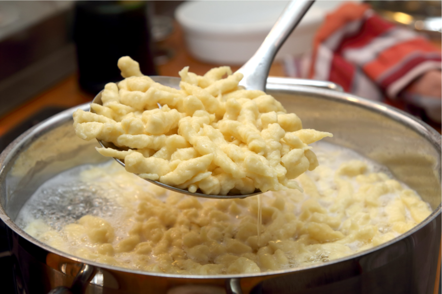 Käsespätzle im Topf