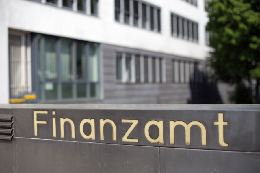 Finanzamt Schriftzug
