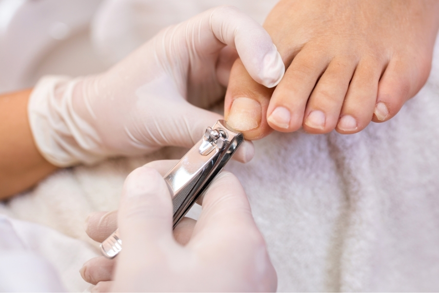 Fußnagelpflege bei Senioren