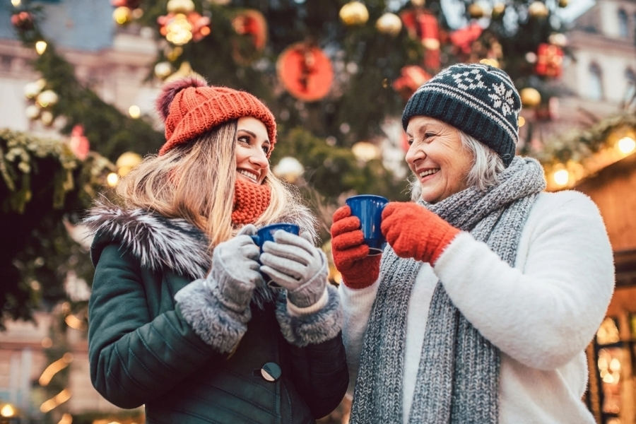 Gemeinsamer Spaß auf dem Weihnachtsmarkt
