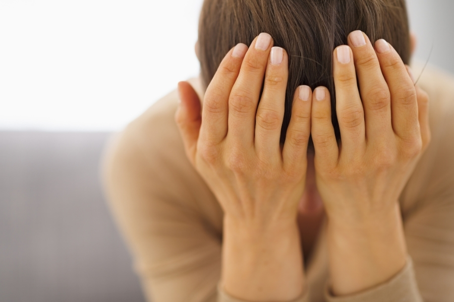 Gestresste Pflegekraft