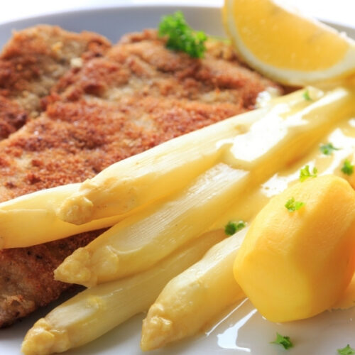 Zubereitet: Schnitzel mit Spargel und Kartoffeln